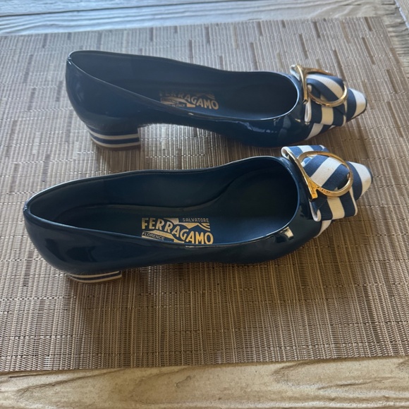 Ferragamo square 1.25 inch heel - Picture 5 of 10